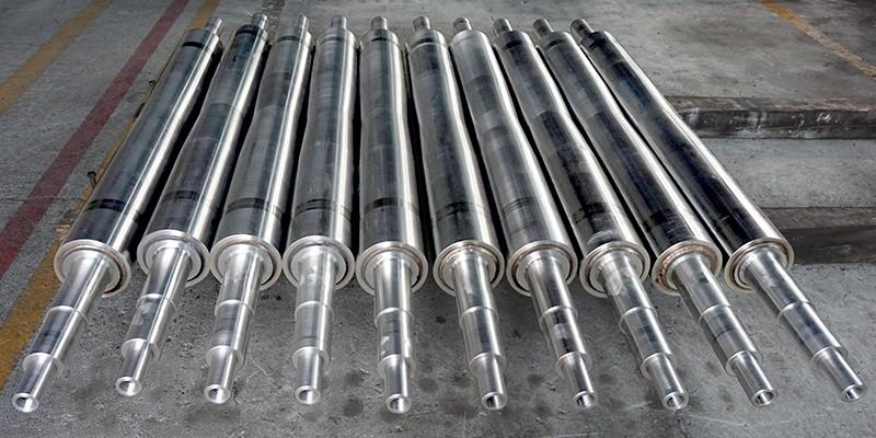 Heat treatment furnace roll