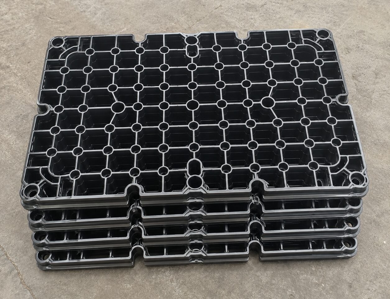 Heat-resistant alloy furnace tray
