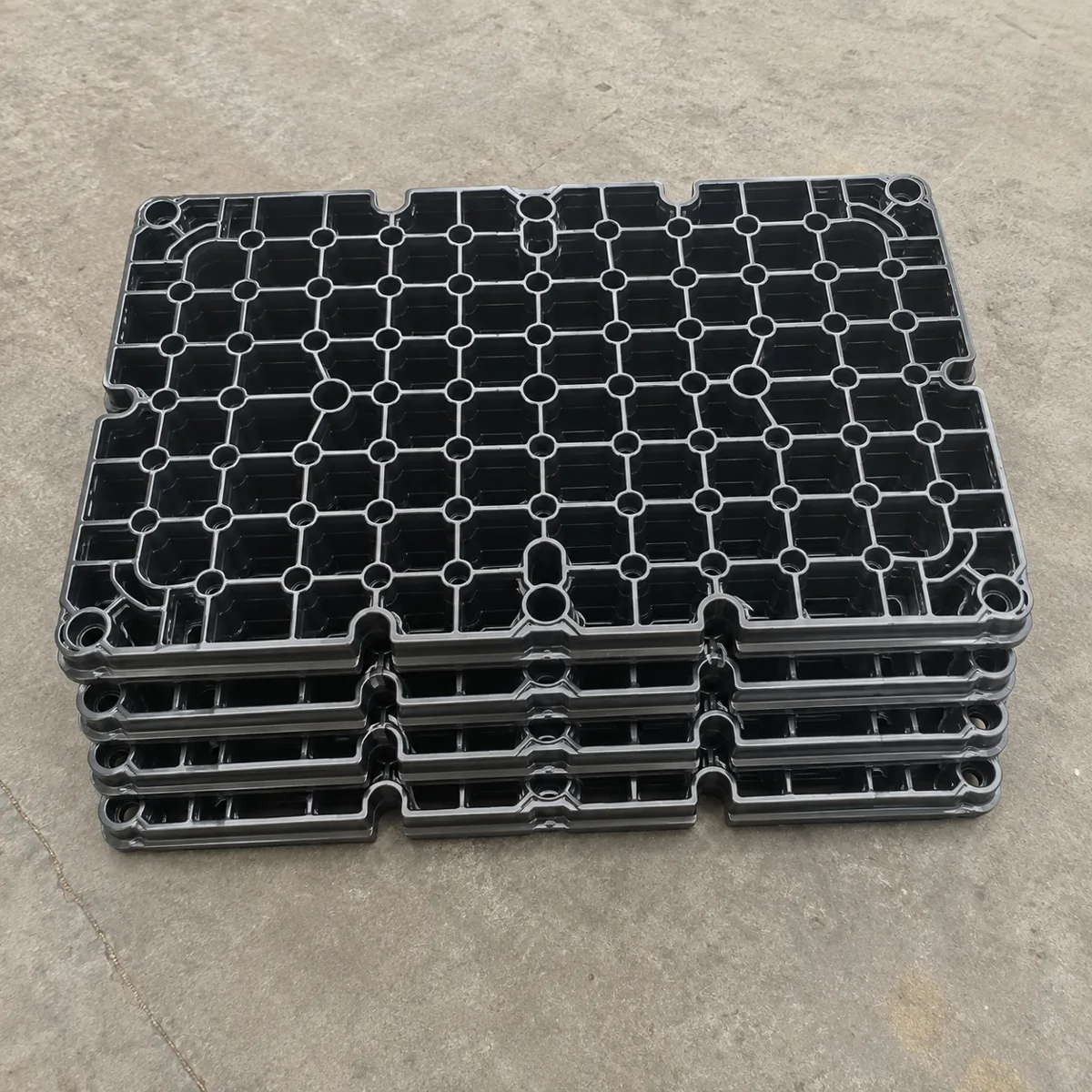 Heat-treatment tray geometry